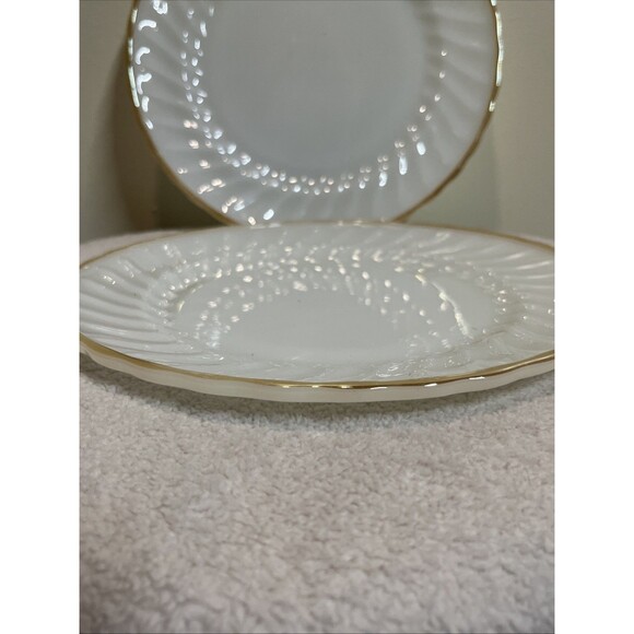 Vintage Anchor Hocking Golden Shell 10" Dinner Plate Milk Glass w/Gold Trim - Picture 5 of 8